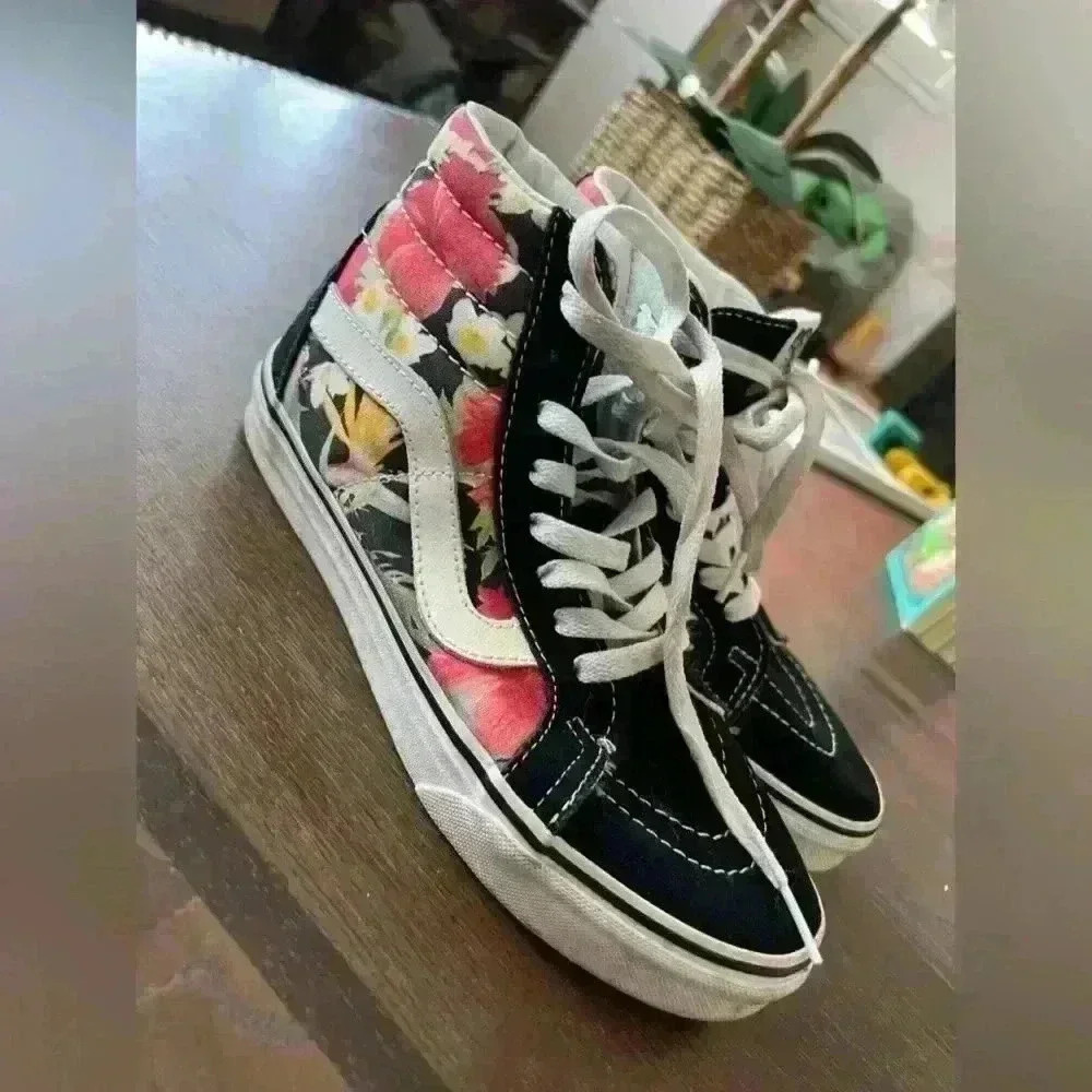 Vans Skateboard Shoe mens sz 4.5 women’s Sz 6 Hi Top Floral Edgy Skater Lace Up